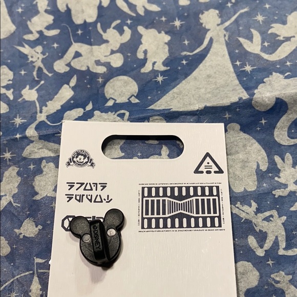 Disney Star Wars Droid Pin - Picture 2 of 2